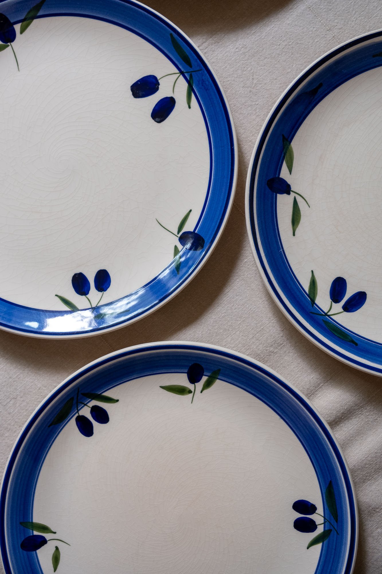 Assiettes-plates-cerises-vintage-Pupilles-Vintage-Rennes2.jpg