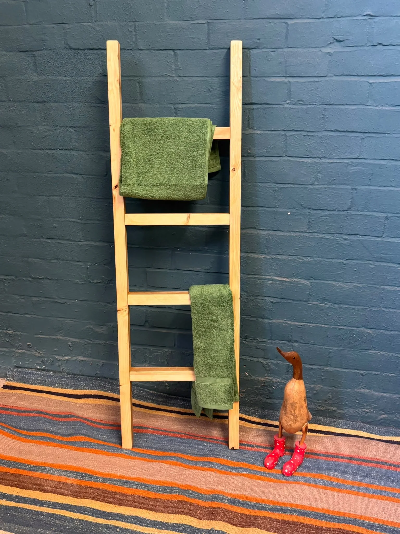Rustic Farmhouse – Wooden Towel & Blanket Ladder