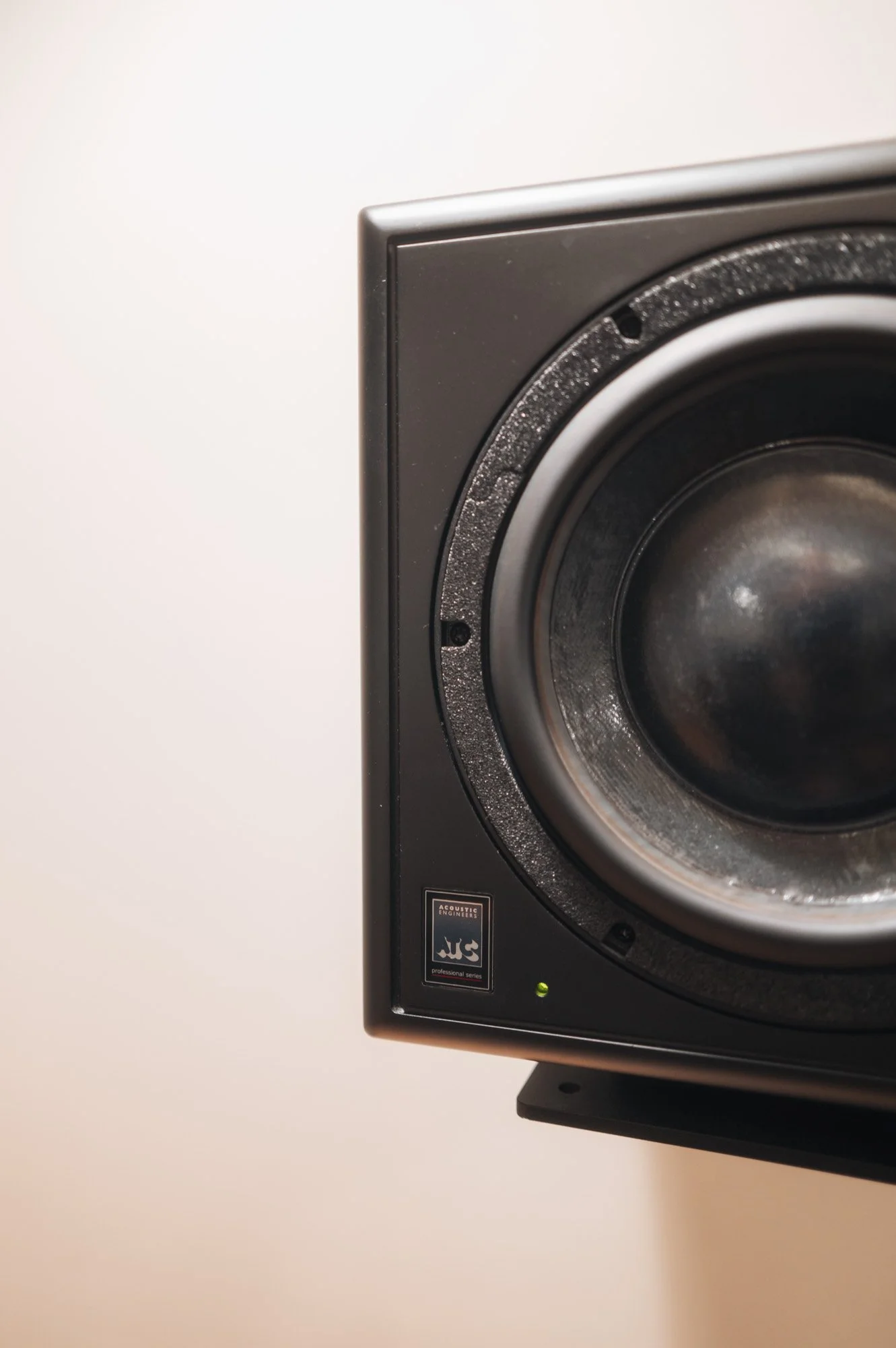 SPEAKERS & HEADPHONES