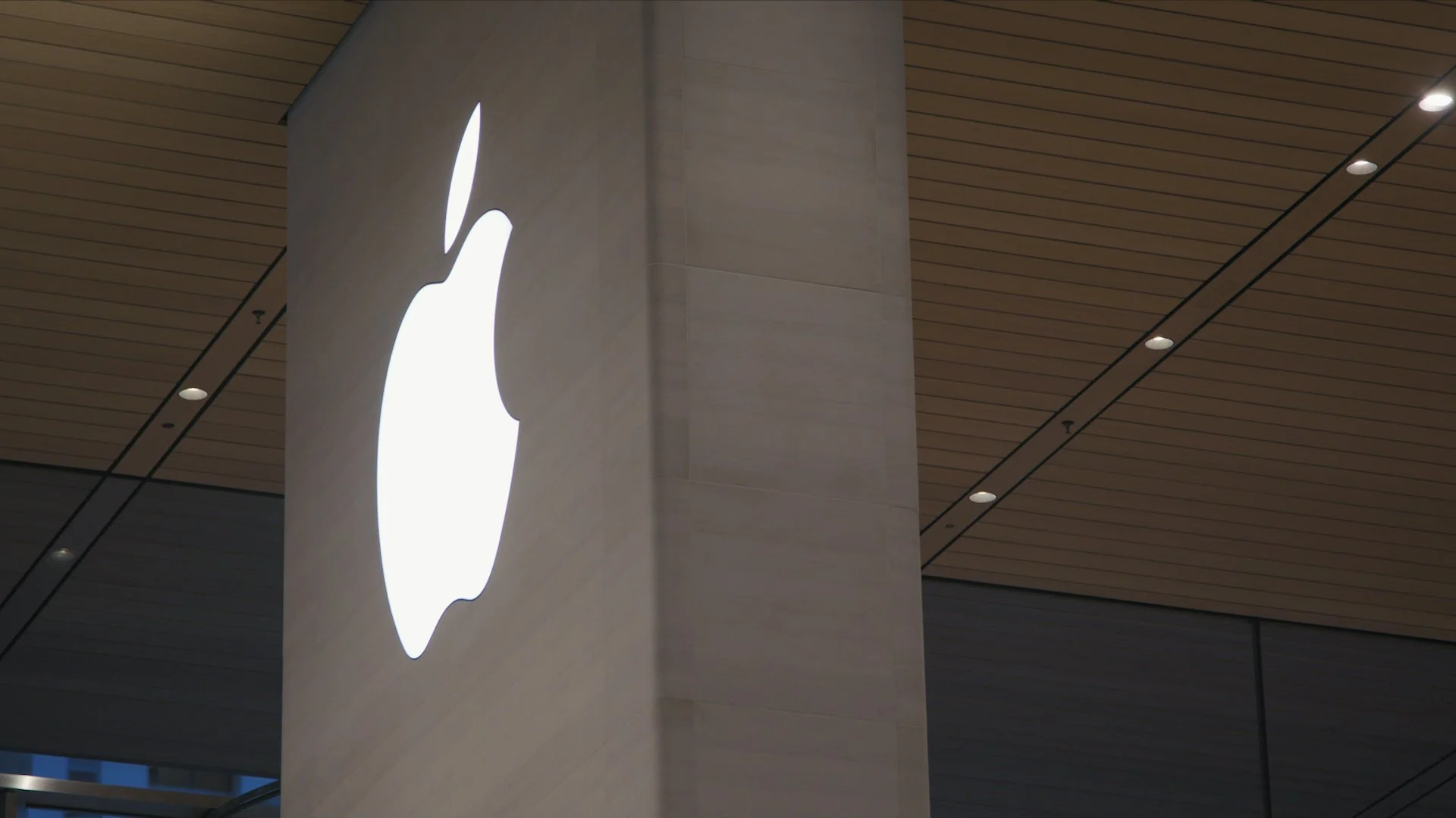Close up of Apple logo in their Michigan Avenue store
