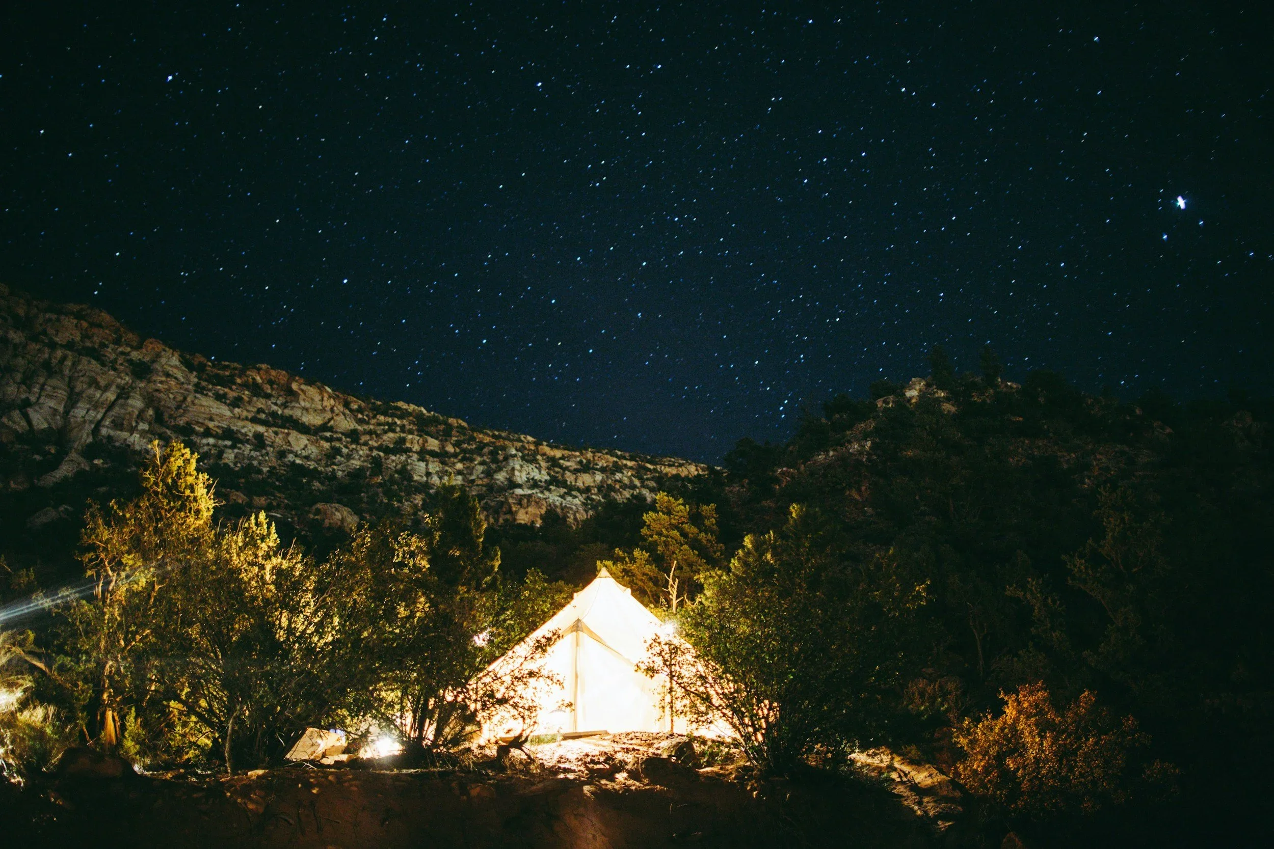 Shoulder Season Glamping: A Quieter Way to Travel in Spring and Fall