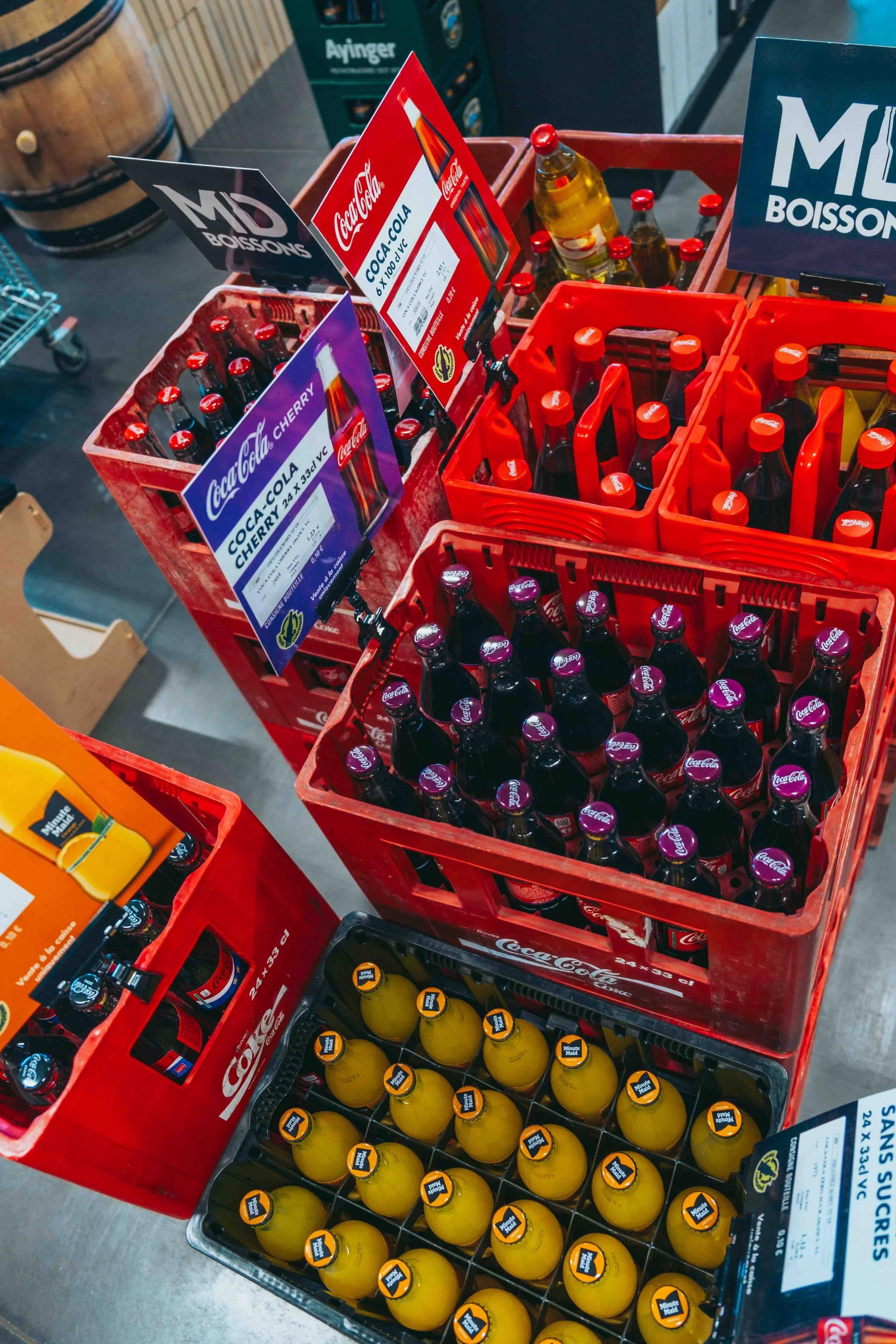 Caisse de Coca-Cola en bouteille en verre consignée litre ou 33cl, Orangina, fanta, spritz et de Minute Maid.