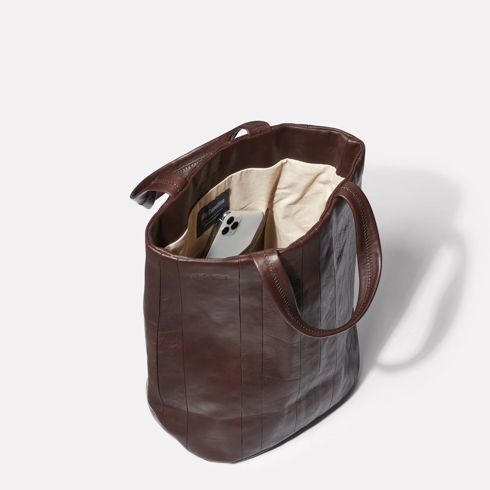 AC_AW26-BOBBY-TOTE-DARK BROWN-4_HiRes.jpg