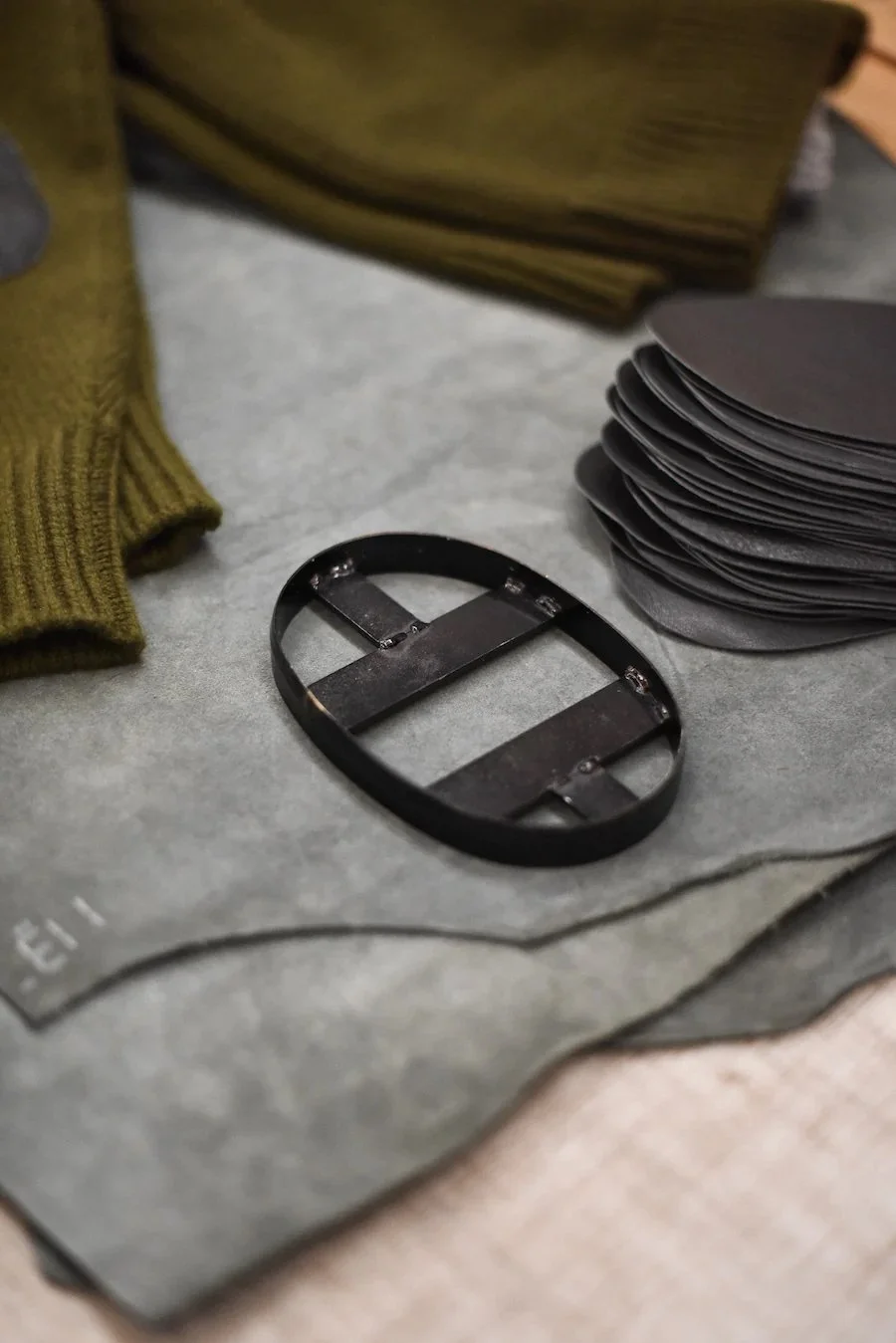 British-Pasture-Leather-our-work-Navy-Grey-2.JPG