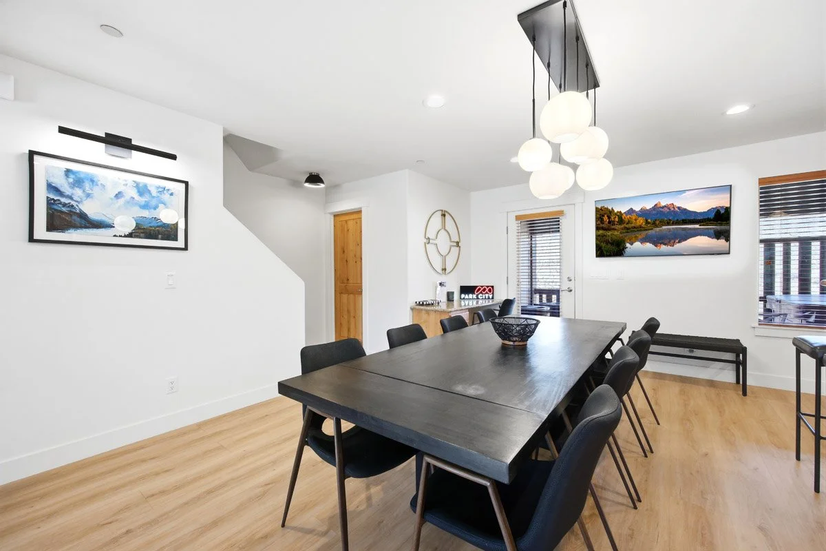 11 - 5655 Oslo Lane.jpg