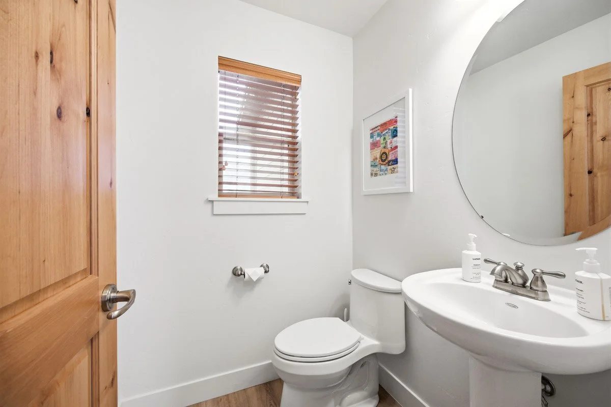 12 - 5655 Oslo Lane.jpg