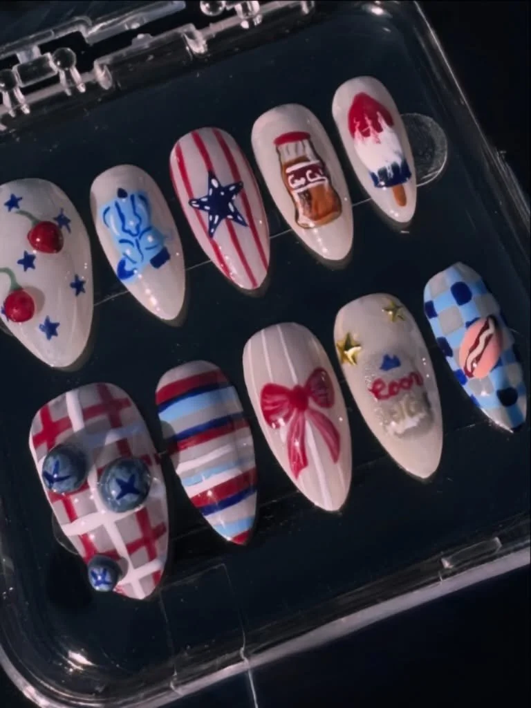🍒🫐🤍

Checkin in 👋🏻
Holiday Press on set - $20 sets (not including shipping) Valid till 8/31 Link in bio!

#fourthofjulynails #pressonnails #nails #nailart #nailinspo
