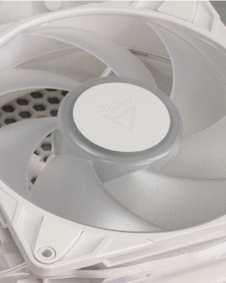 140mm computer fan