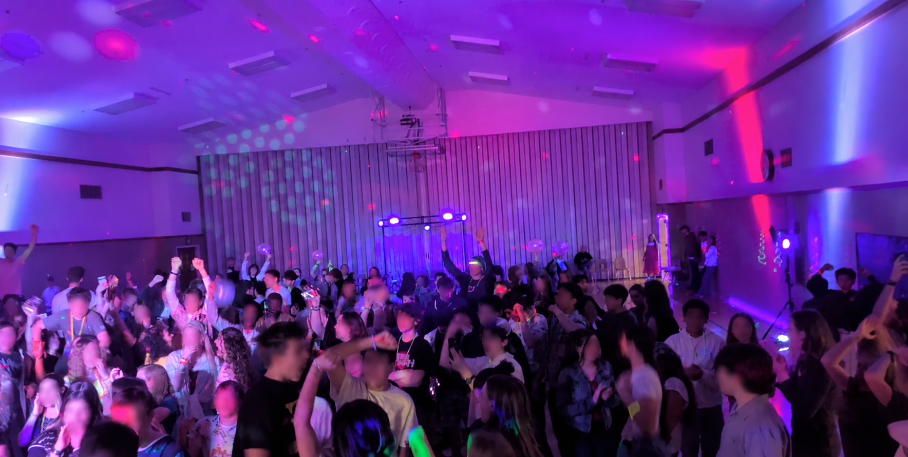 nyeve crowd.png