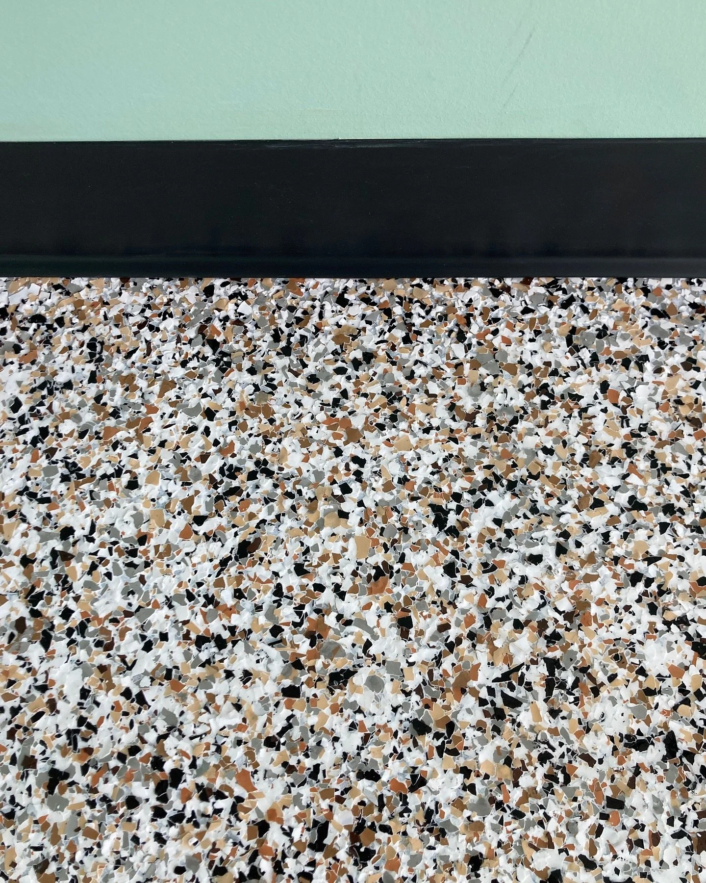 We have a floor! The color blend is called calico beach 😺🏝️ Starting to move in&hellip;