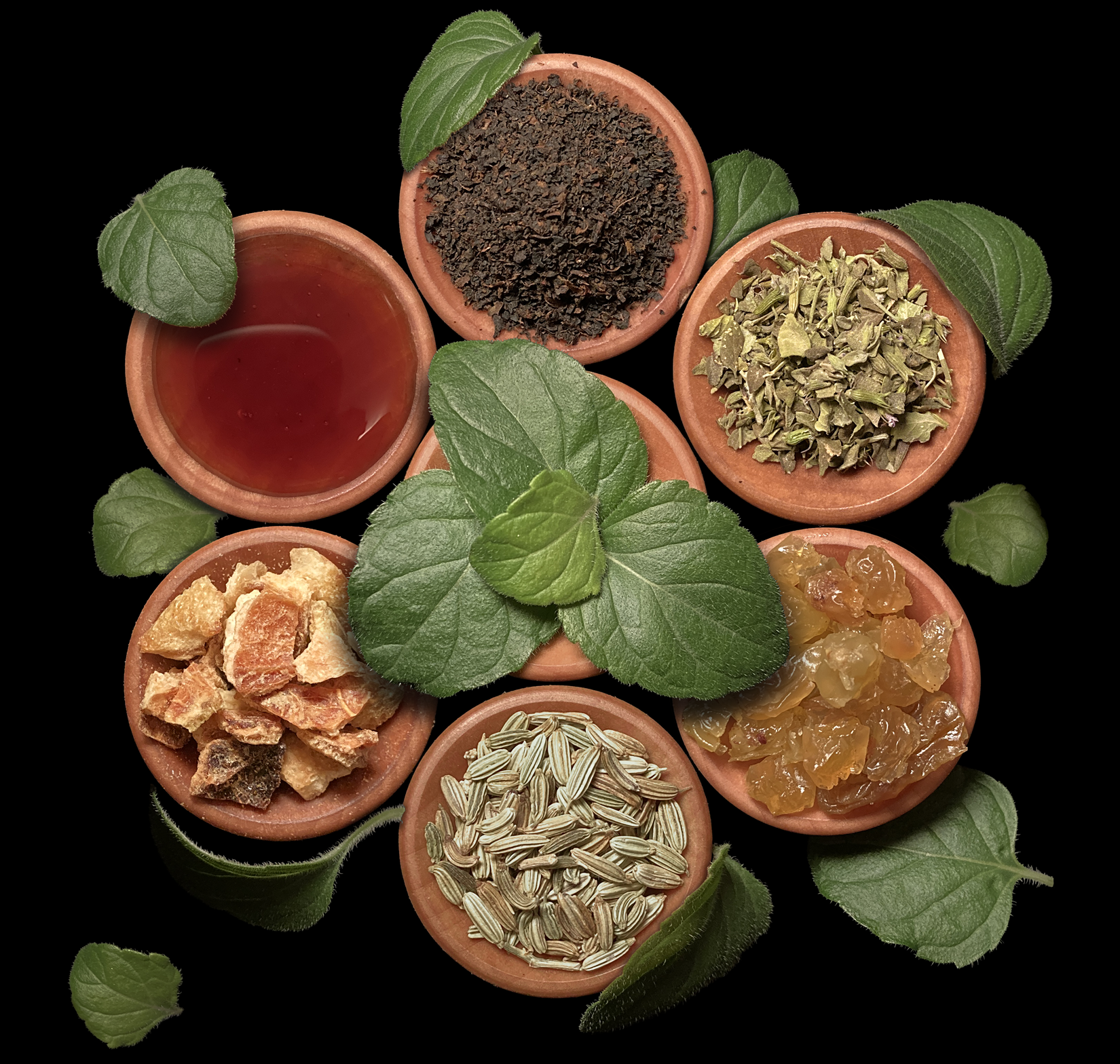 Iced tea ingredients in small wooden bowls featuring black tea, nepitella, bergamot, fennel, honey, and golden raisin