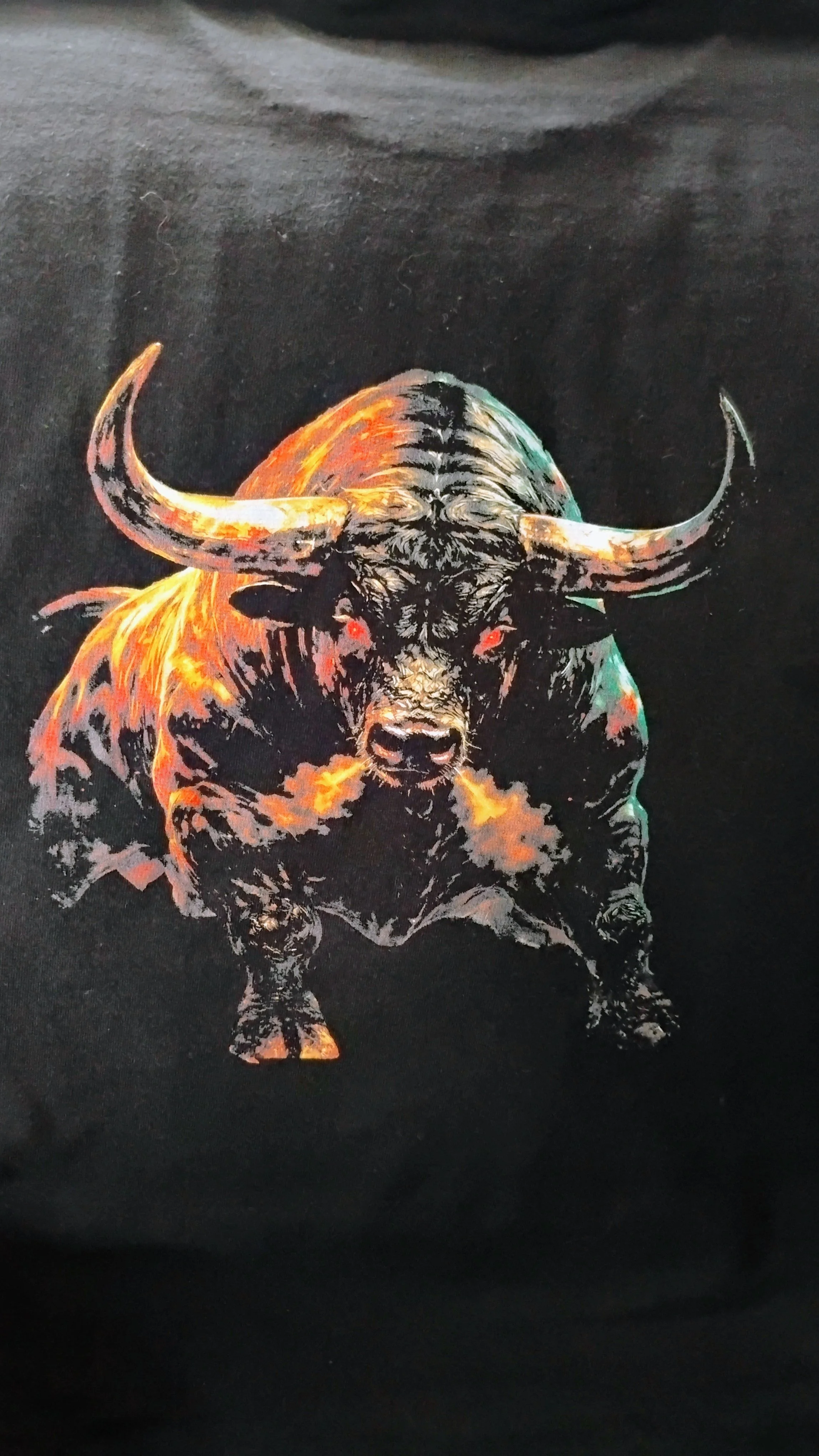 Vibrant Bull Graphic T-Shirt