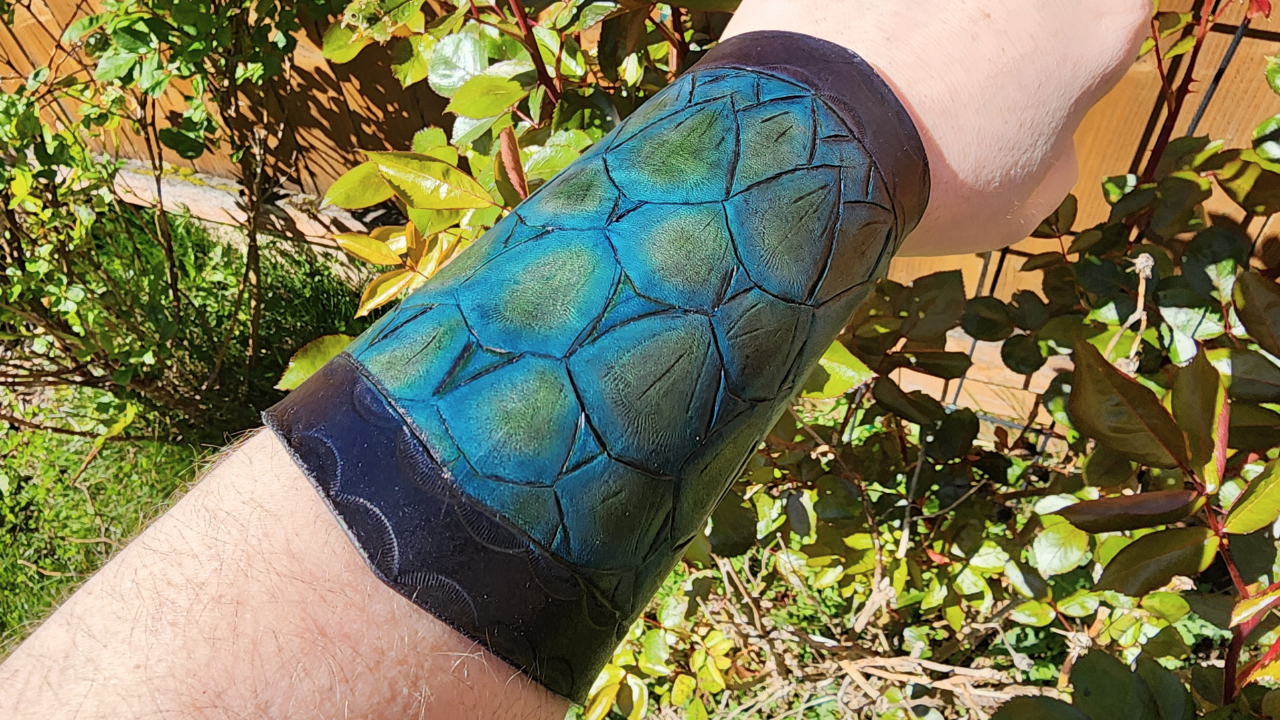 Dragon Scale Cuff.png
