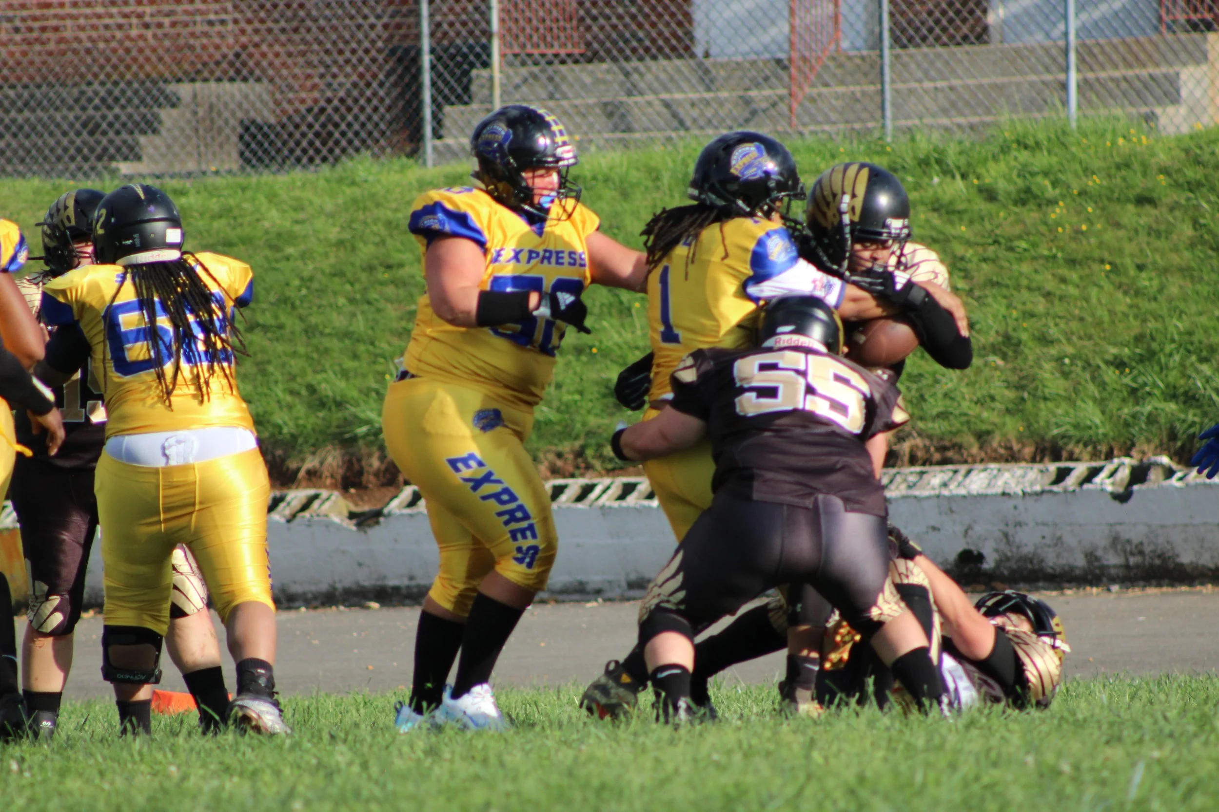 Barbour + Reyna defensive tackle.JPG