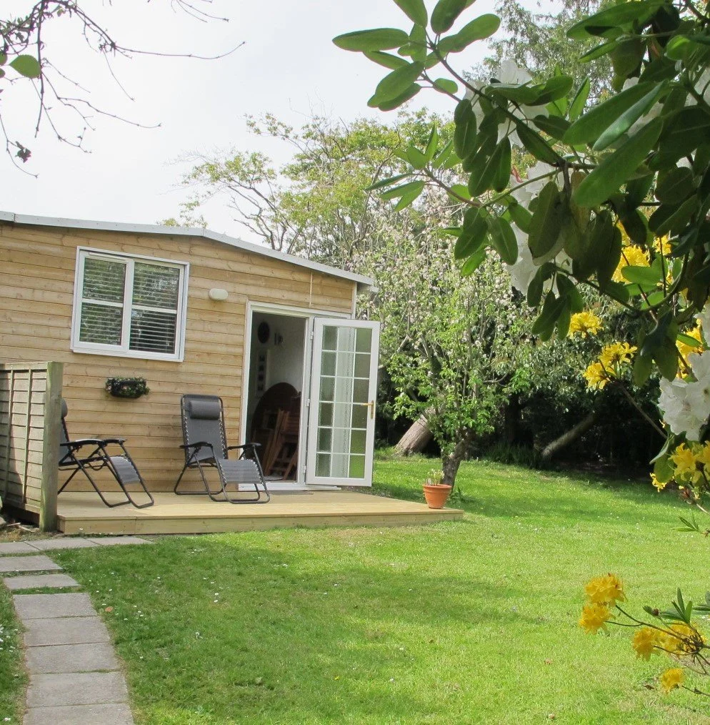 new-forest-self-catering-cabin-garden