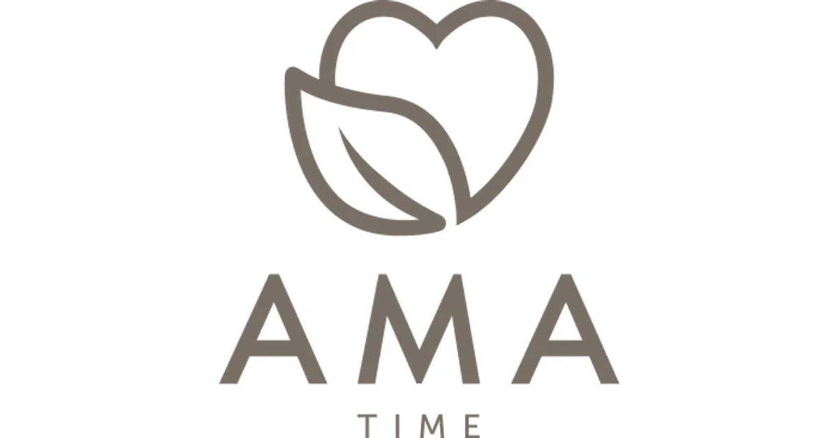 Logo con un corazón y una hoja, con la palabra 'AMA' y la frase 'TIME' debajo.