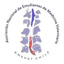 Logo de la Asociación Nacional de Estudiantes de Medicina Veterinaria en Chile, con una silueta de una columna vertebral y un hueso en color rojo.