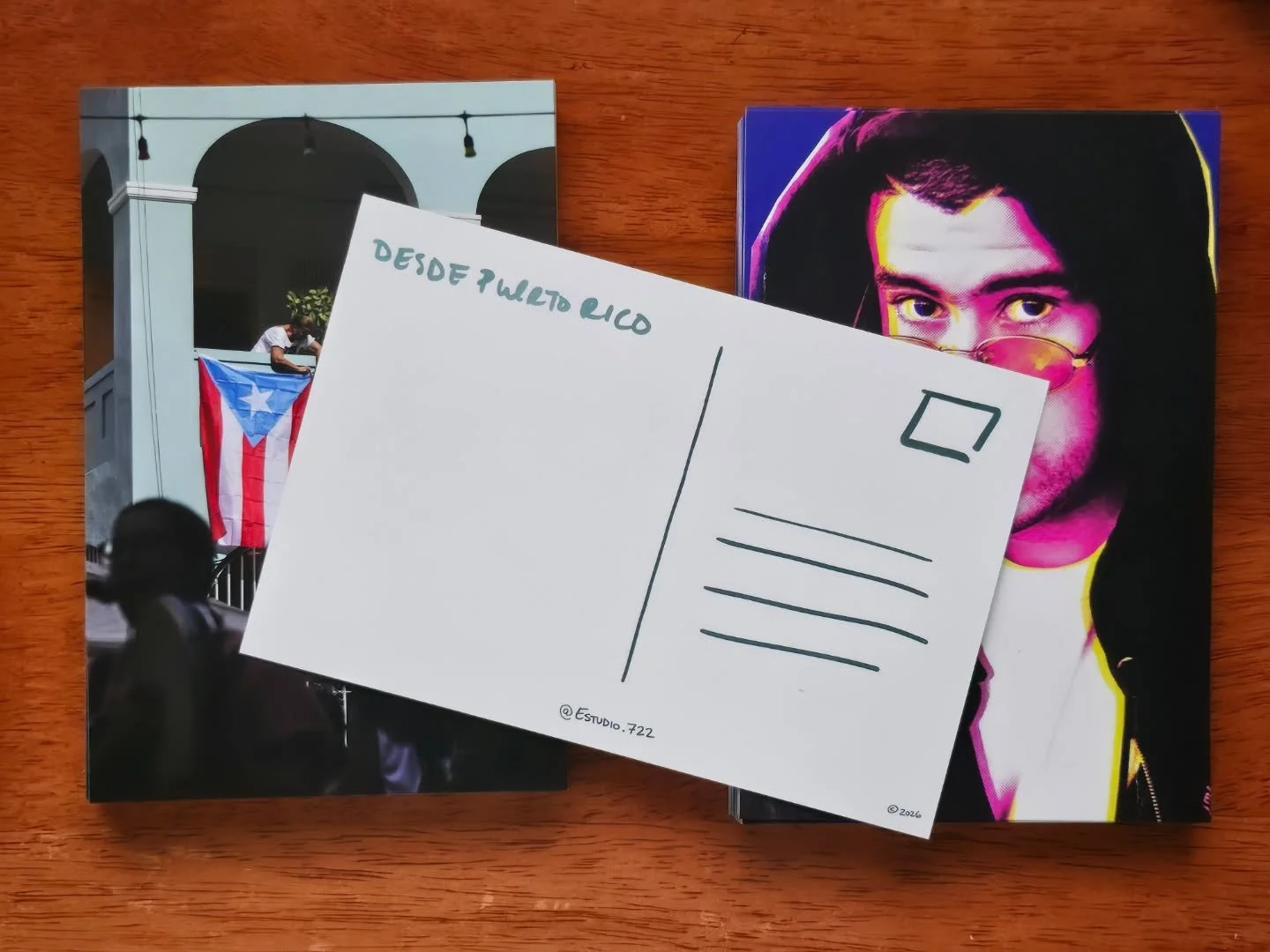 📢 Ayer dej&eacute; las primeras postales para la venta en La Tiendita de @la_goyco en Santurce.

Tambi&eacute;n puedes conseguir nuestro primer sticker - El Fan de Bad Bunny en La Residencia.

Postales:

- Bandera de PR en @la_goyco durante plenazo
