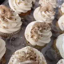 banana walnut cream gourmet cupcakes.jpg