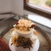 rustic fall floral teir cake.jpg