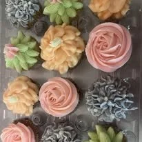 asst flower topped cupcakes.jpg