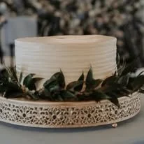 white round and greenery wedding cake.jpg