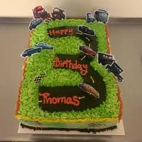 cars racetrack 3 cake.jpg