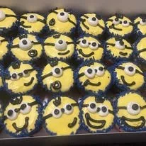 minions cupcakes.jpg