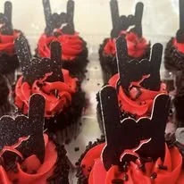 rock on cupcakes2.jpg