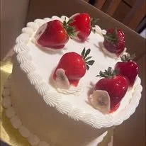 straw banana princess cake.jpg