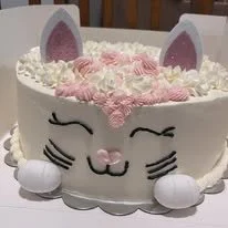 white kitty cake.jpg