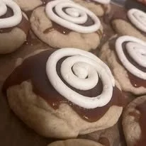 cinnamon roll gourmet.jpg