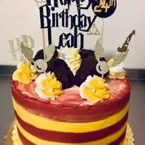 harry potter gryffindor cake.jpg