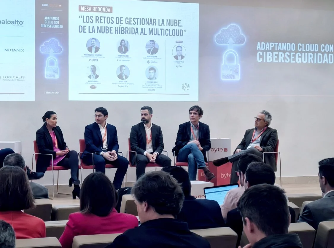 Fernando Jofre en mesa redonda tecnología