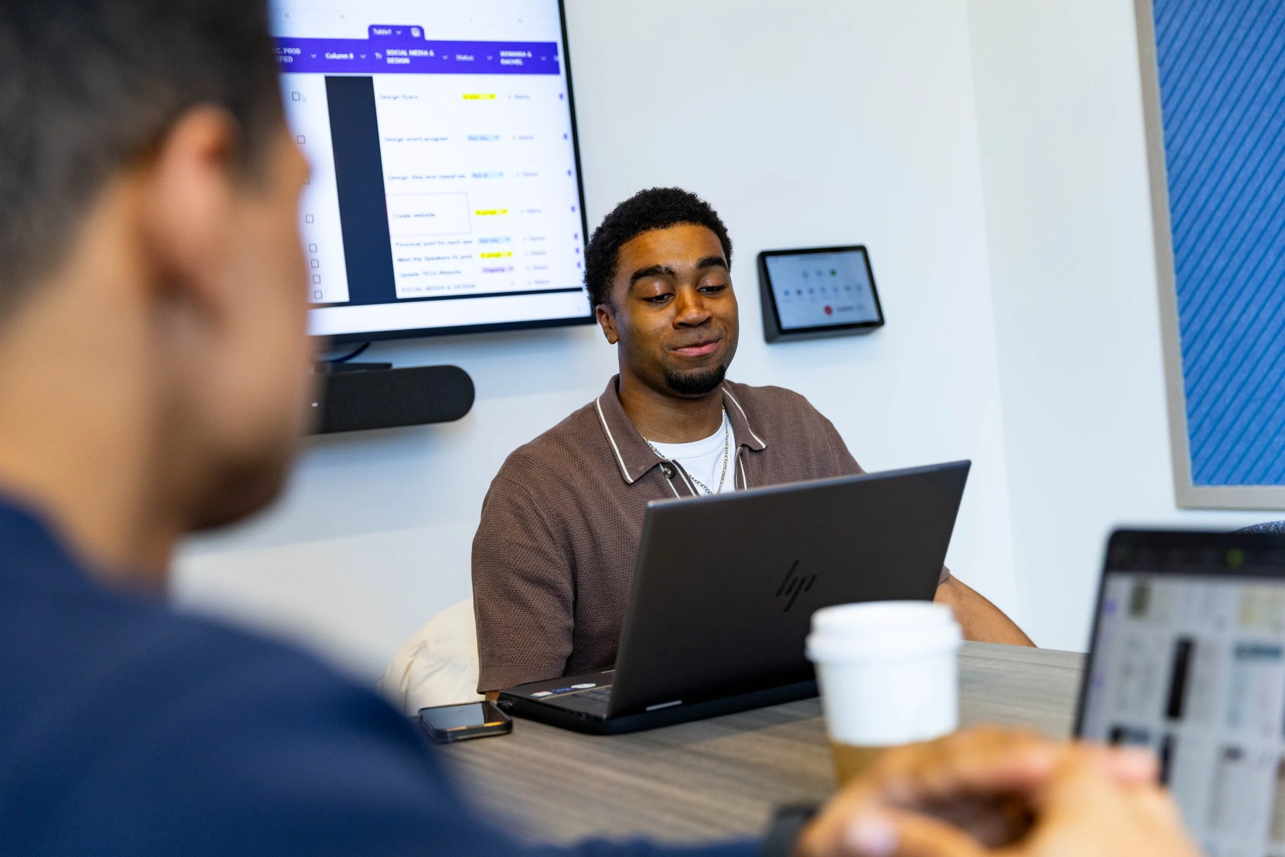 Man leading a TEDxQuinnipiacU meeting