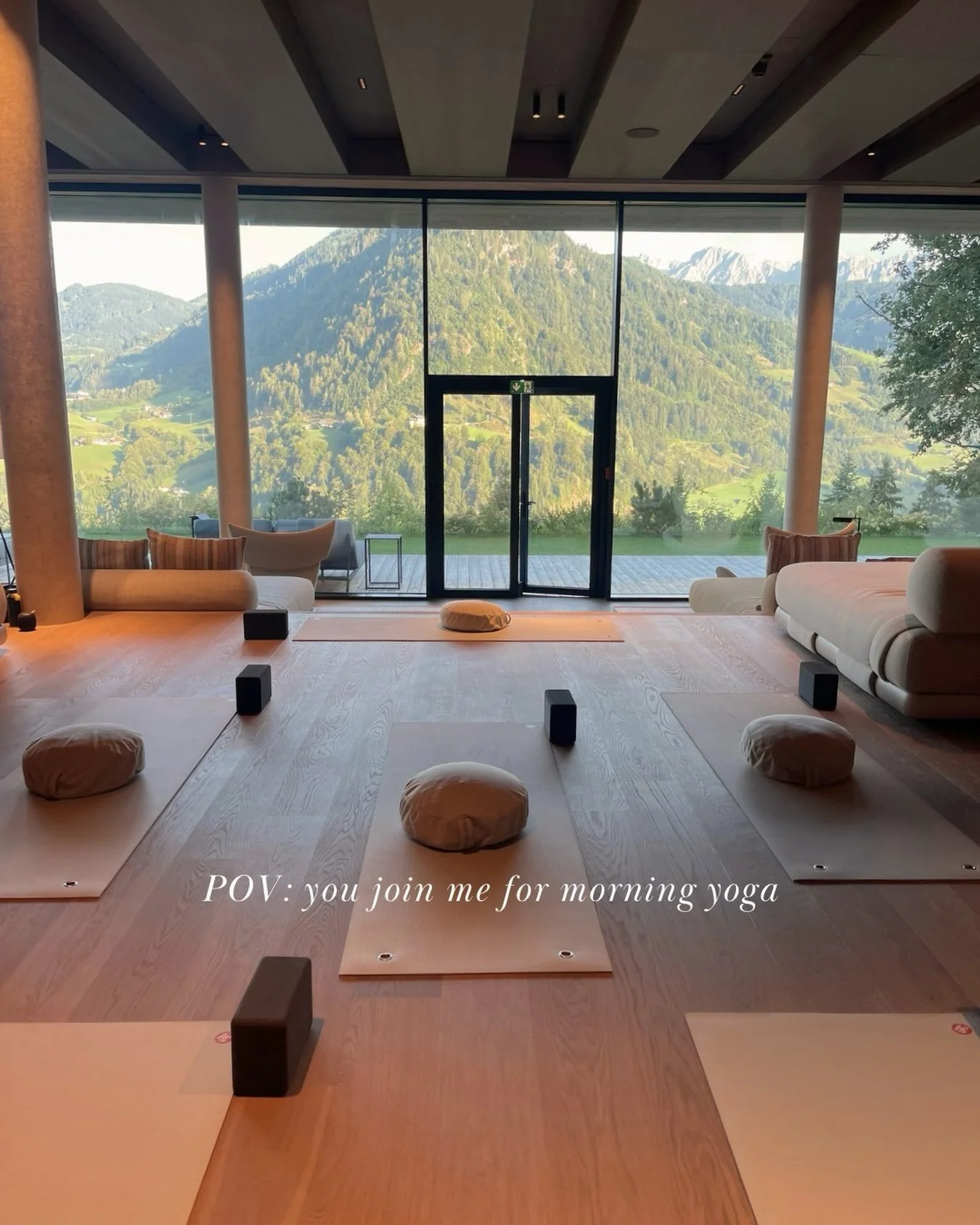 What a wonderful way to start into the day 🧡 come join me at @hotel_oberforsthof