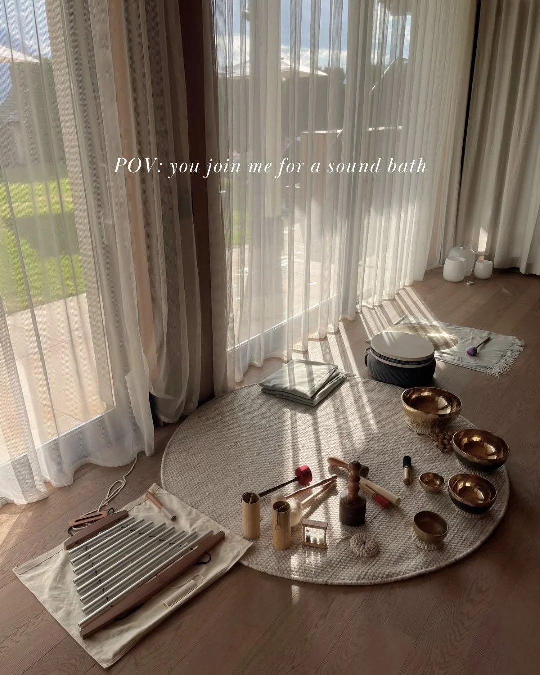 Maybe a soundbath is exactly the gentle, deeply restful practice that you need right now to balance out the high energy and pace of the past summer months 🌙

Join me this September @sonnhof.alpendorf and let sound carry you into meditation 🧡
