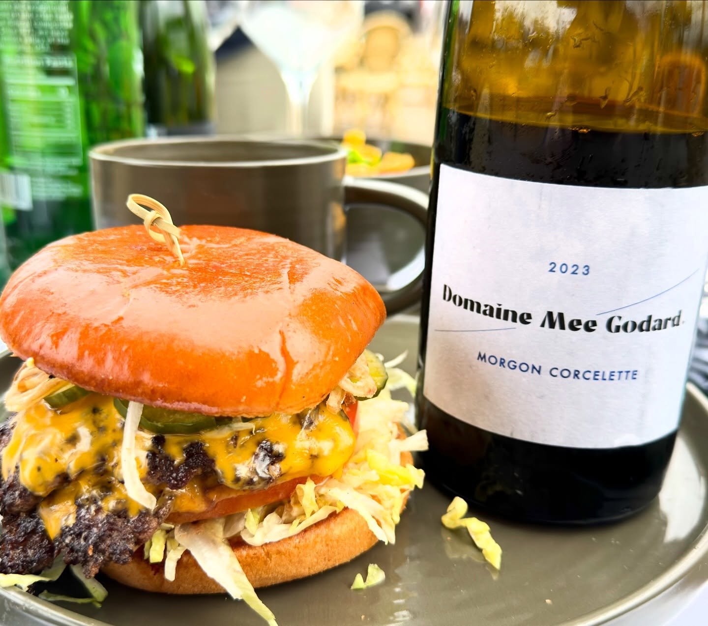 Burgers &amp; Beaujolais definitely make it a good day. @good_day_oxford