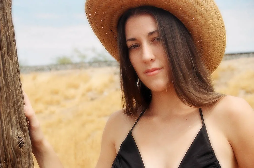 Senior portrait session, senior photography, Arizona photographer, phoenix area photographer, senior photos, West Valley field cowgirl session