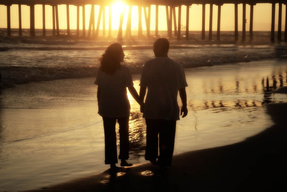  family photography, family portraits, Arizona, phoenix, family photo session, beach photography at Huntington Beach Pier