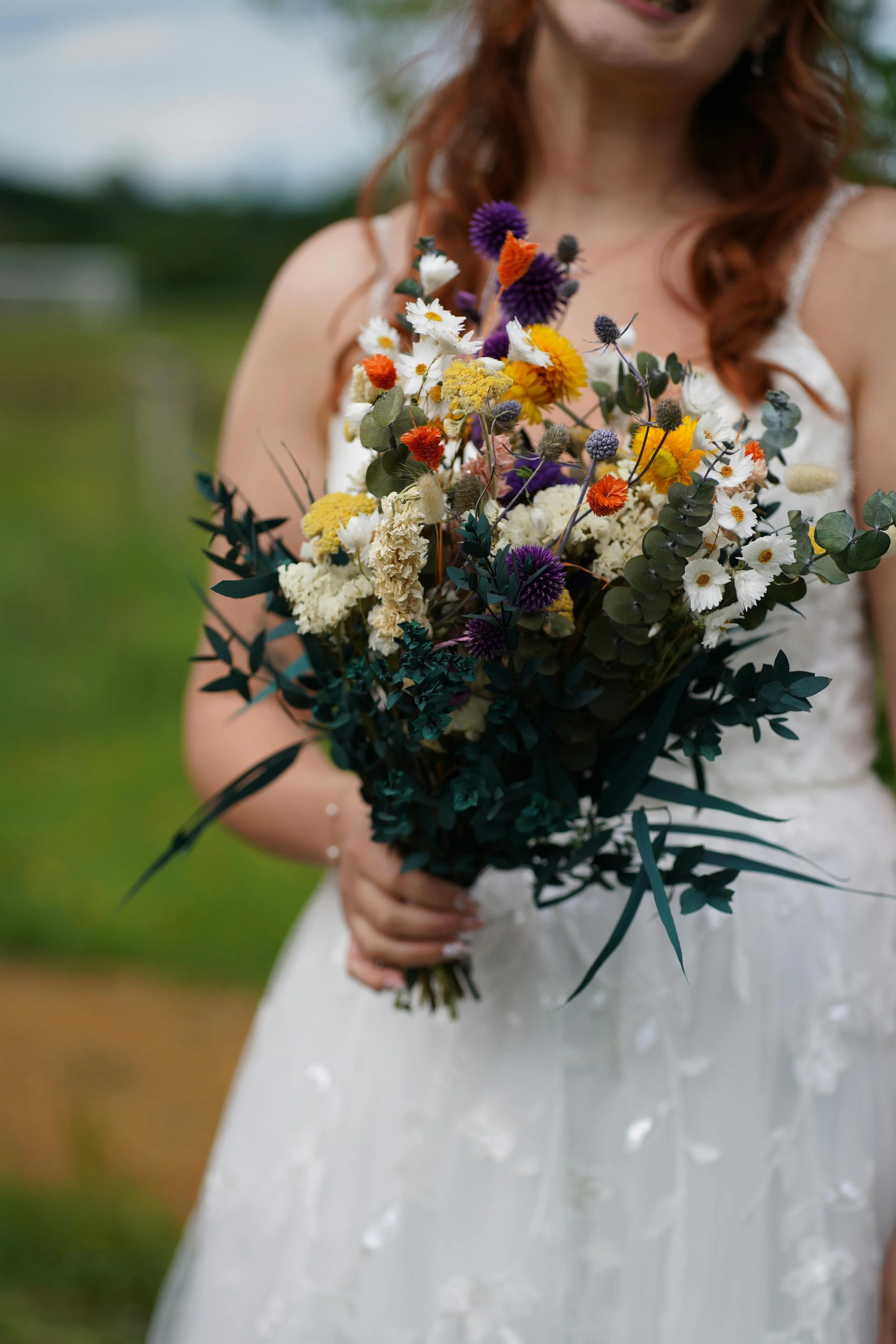 The Wildflower Drift-Organic, boho and airy textures for a "just gathered" feel. This relaxed floral style is ideal for breezy, non-traditional beach elopements and micro weddings in Clearwater beach