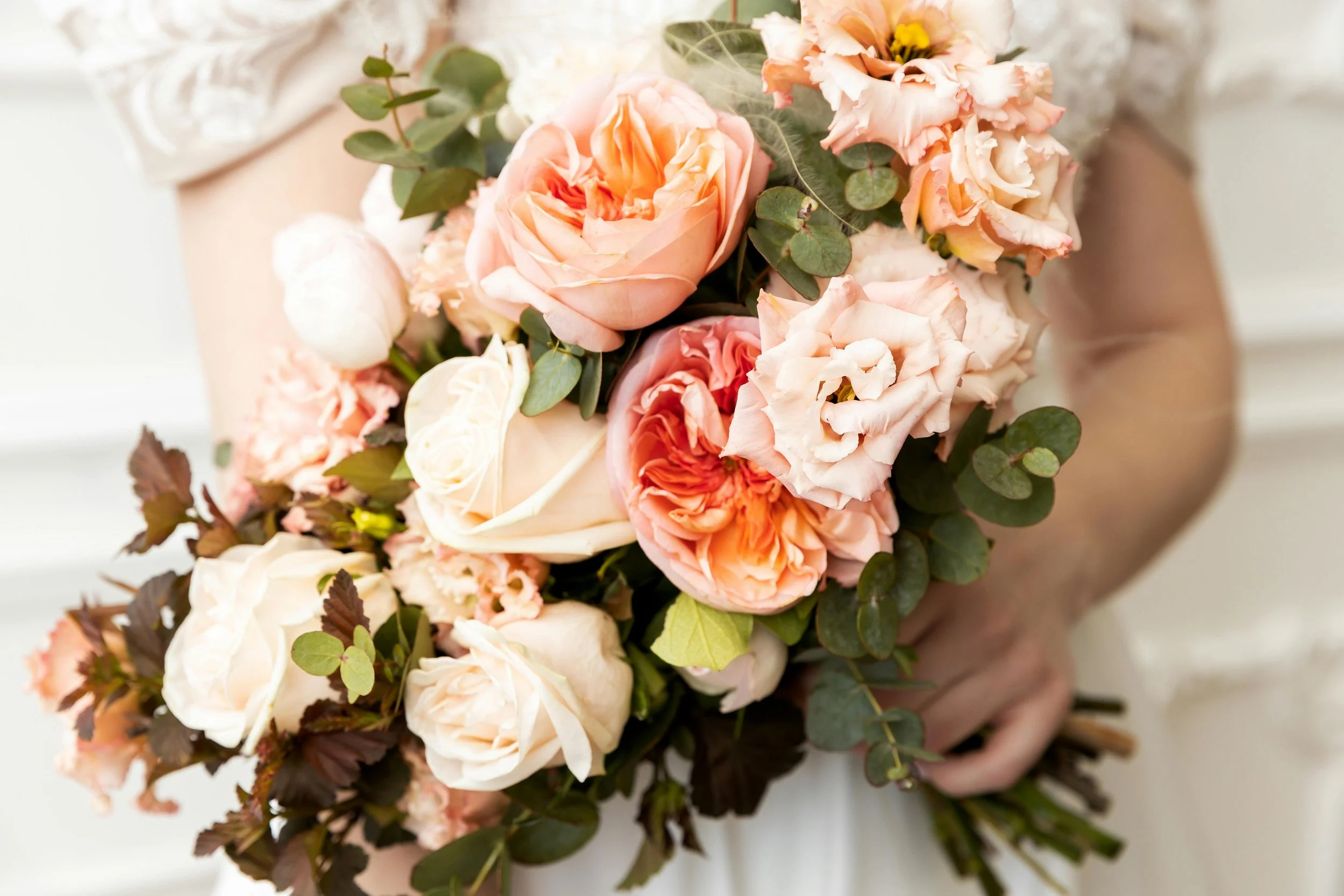 The Sunset Glow-vibrant coral, peach and golden blooms inspired by the Florida Gulf Coast sunset. These warm toned wedding flowers add a pop of radiant color to your Clearwater beach wedding photos. 