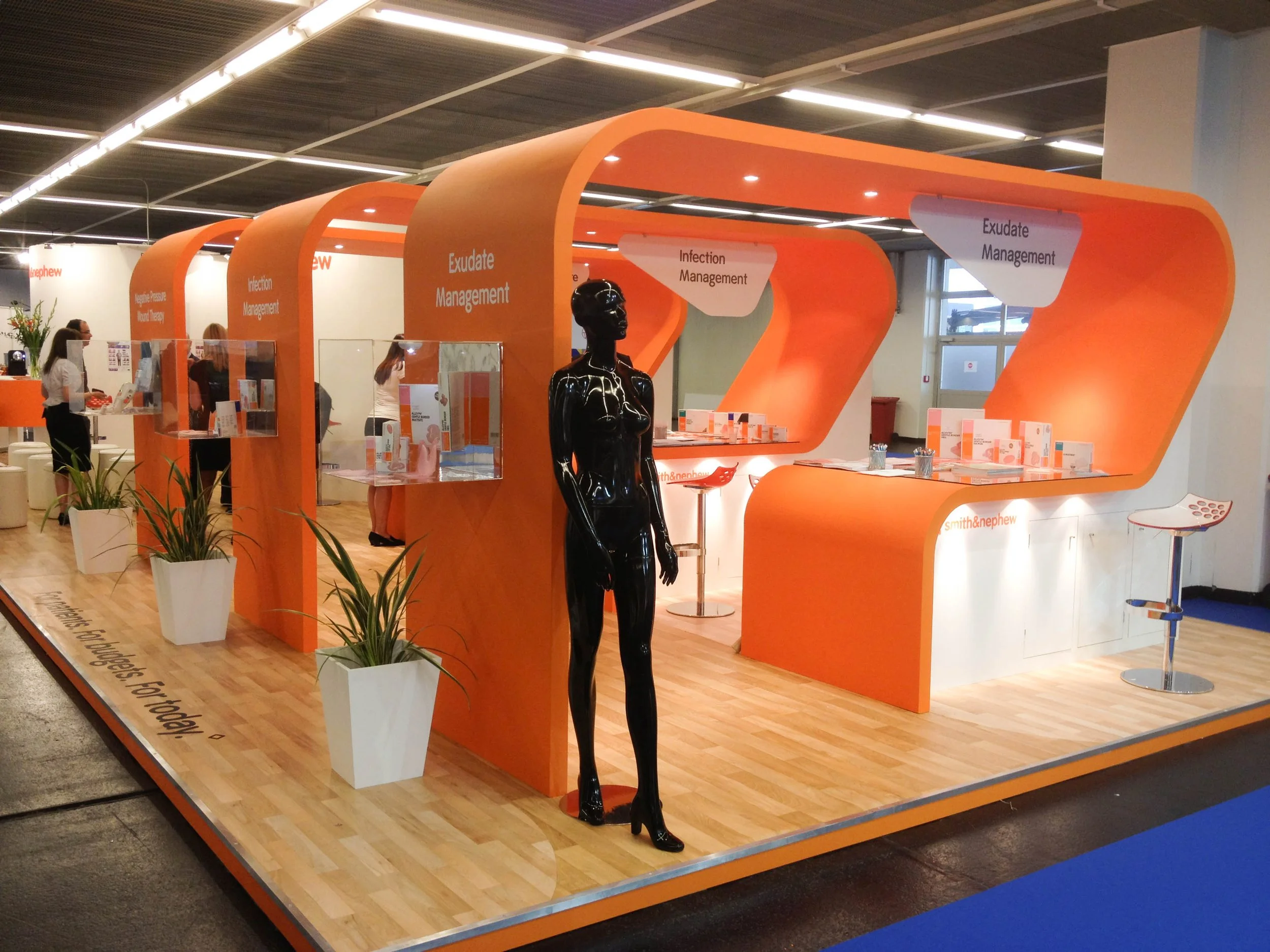 Smith-&-Nephew-custom-exhibition-stand-1.jpg