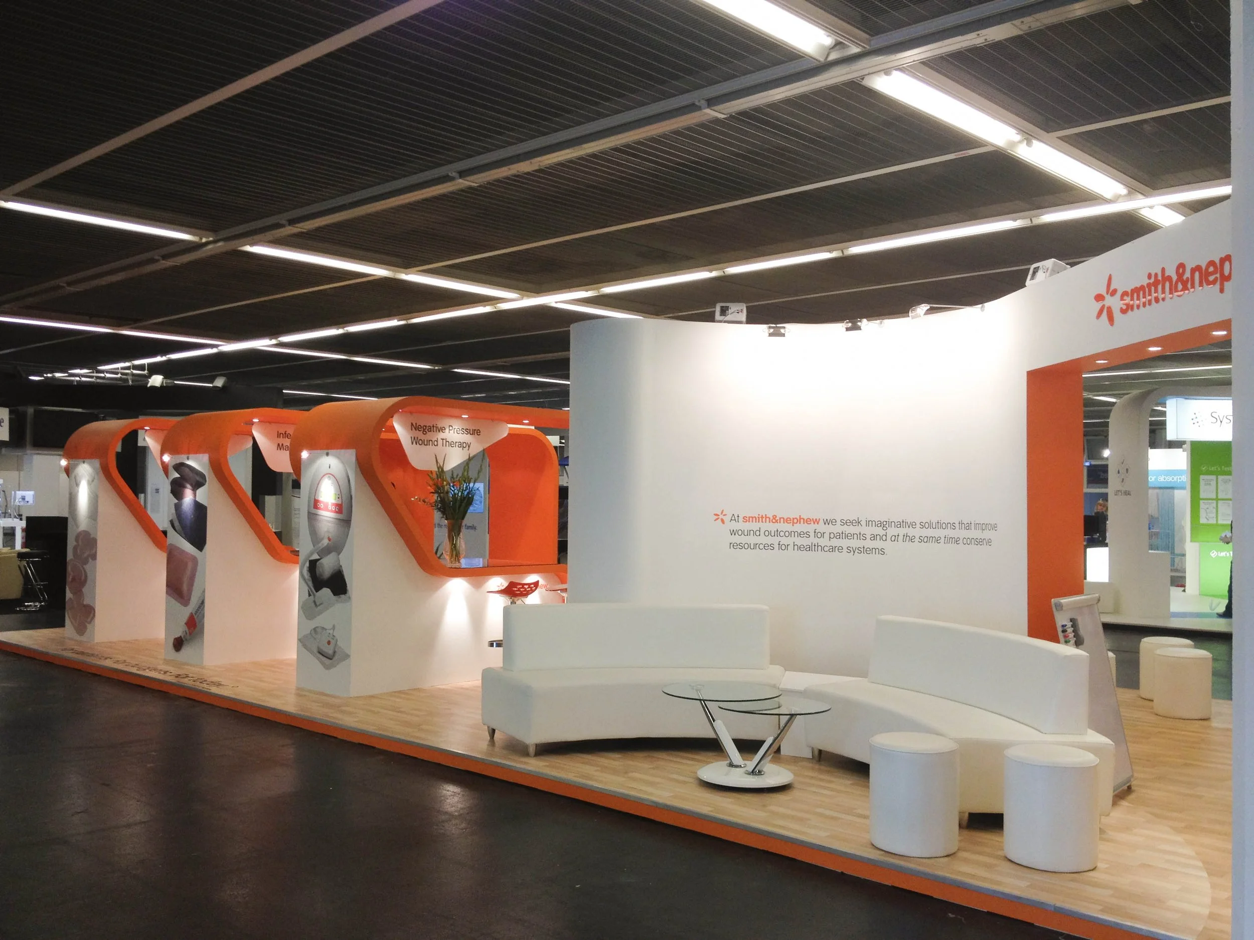 Smith-&-Nephew-custom-exhibition-stand-seating-2.jpg