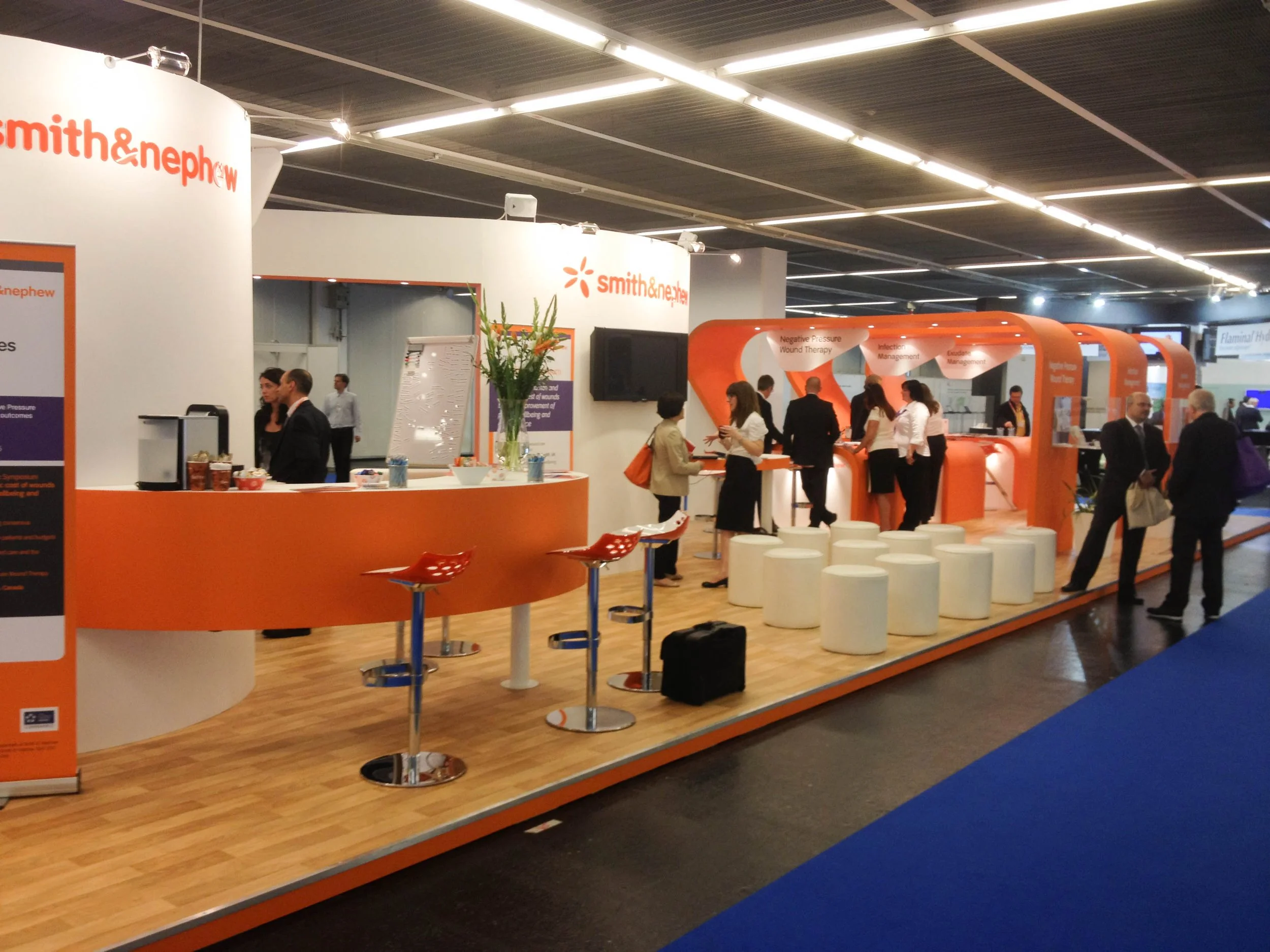 Smith-&-Nephew-custom-exhibition-stand.jpg