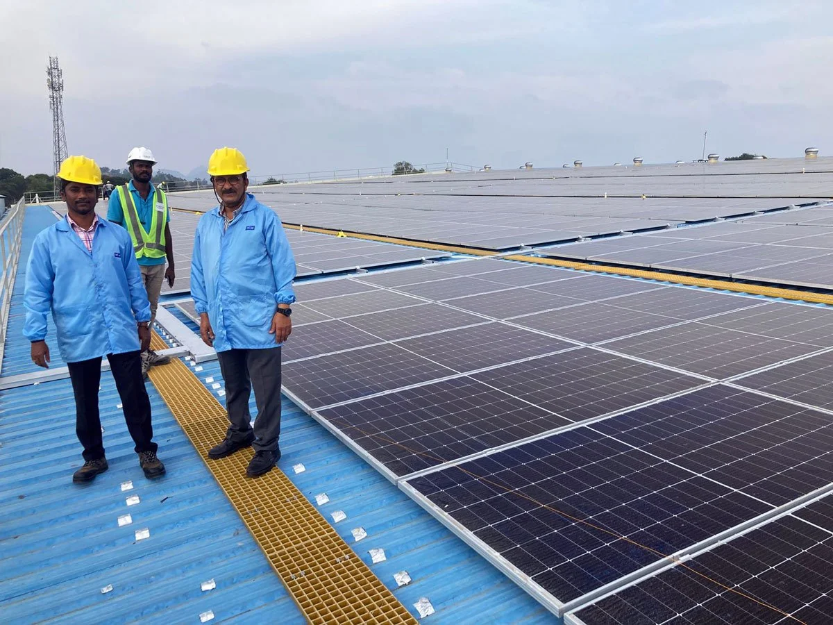 Workers - Solar Panels - Topline Green Energy.jpg