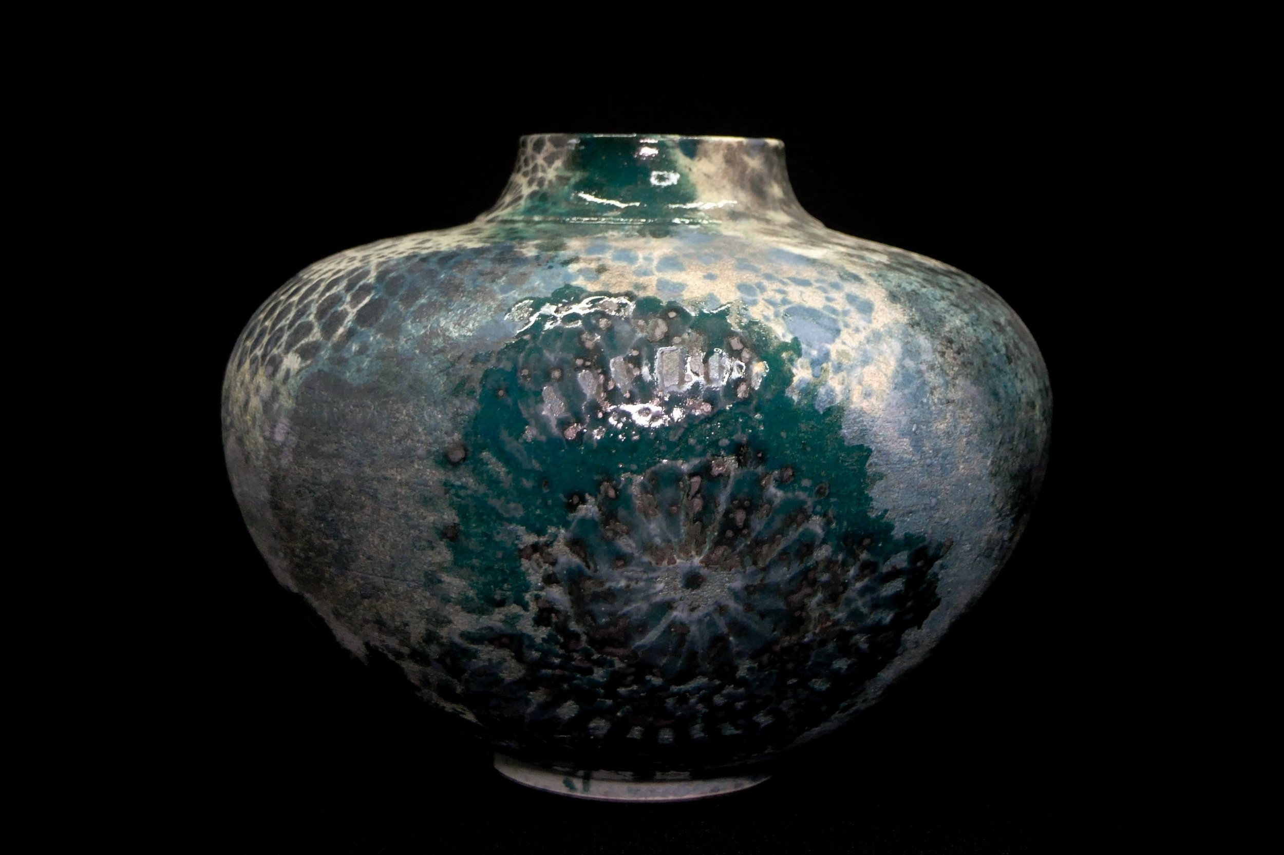 The same glaze never tells the same story twice.