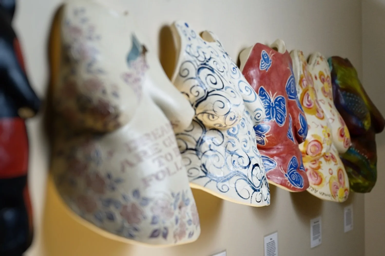 Women aged 19 to 91 — each form reflecting a lived experience, a story, and a relationship with the body.