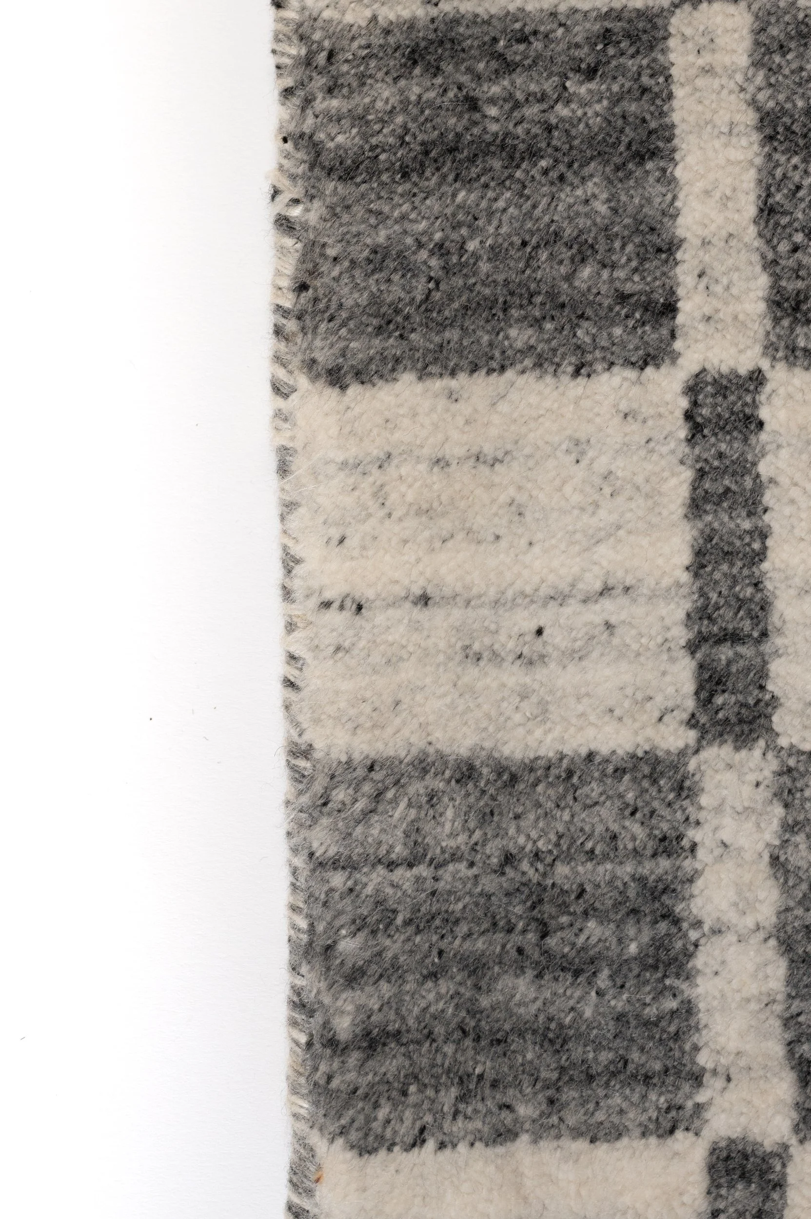 C-001551_03_handwoven_outdoor.jpg