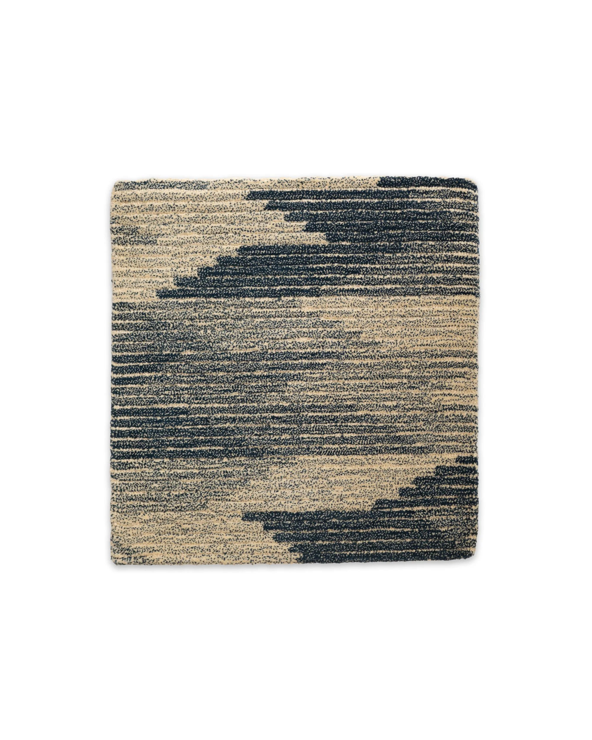 C-001537_01_handtufted.jpg